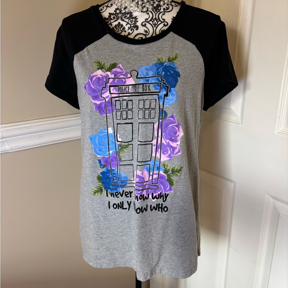 Dr. Who, women’s Graphic T-Shirt with TARDIS, size Lg